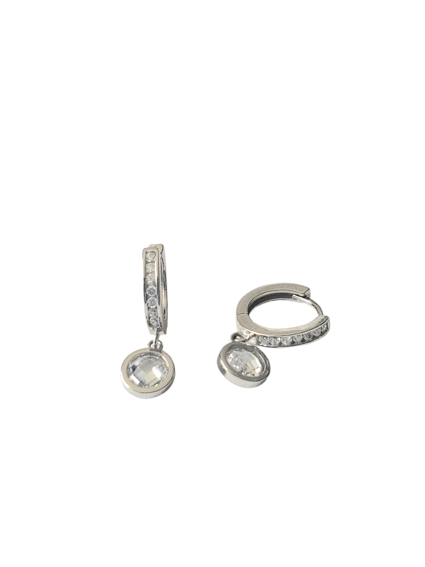 Huggies con Zirconia colgante- Plata ley 925 con acabado en Rodio